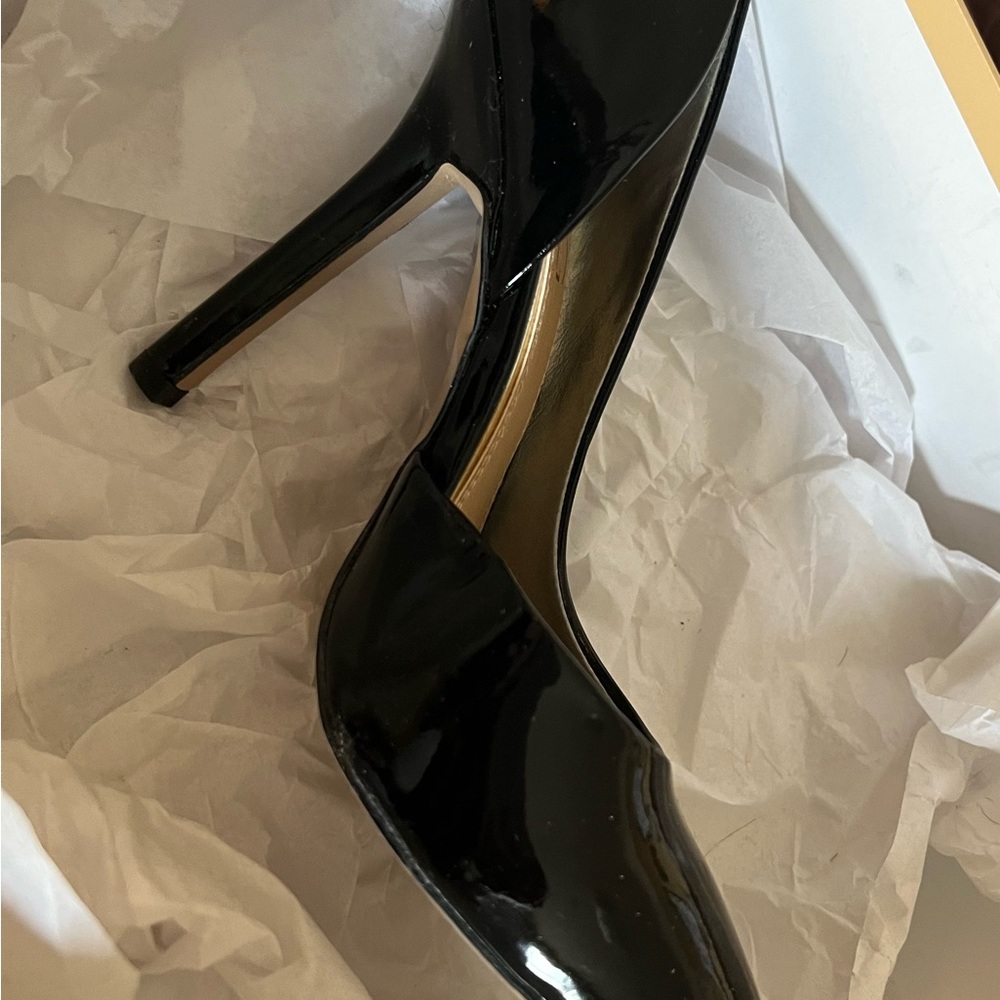 BCBG  4 inch heels 👠